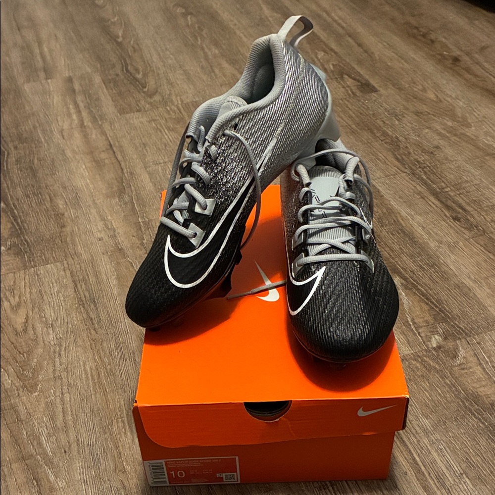 BRAND NEW NEVER WORN Nike football cleats Black and Gray Athletic Sneakers - Picture 7 of 7
